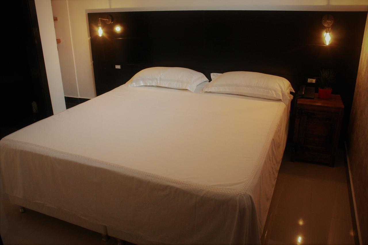 Hotel 1945 Aeropuerto 아순시온 외부 사진