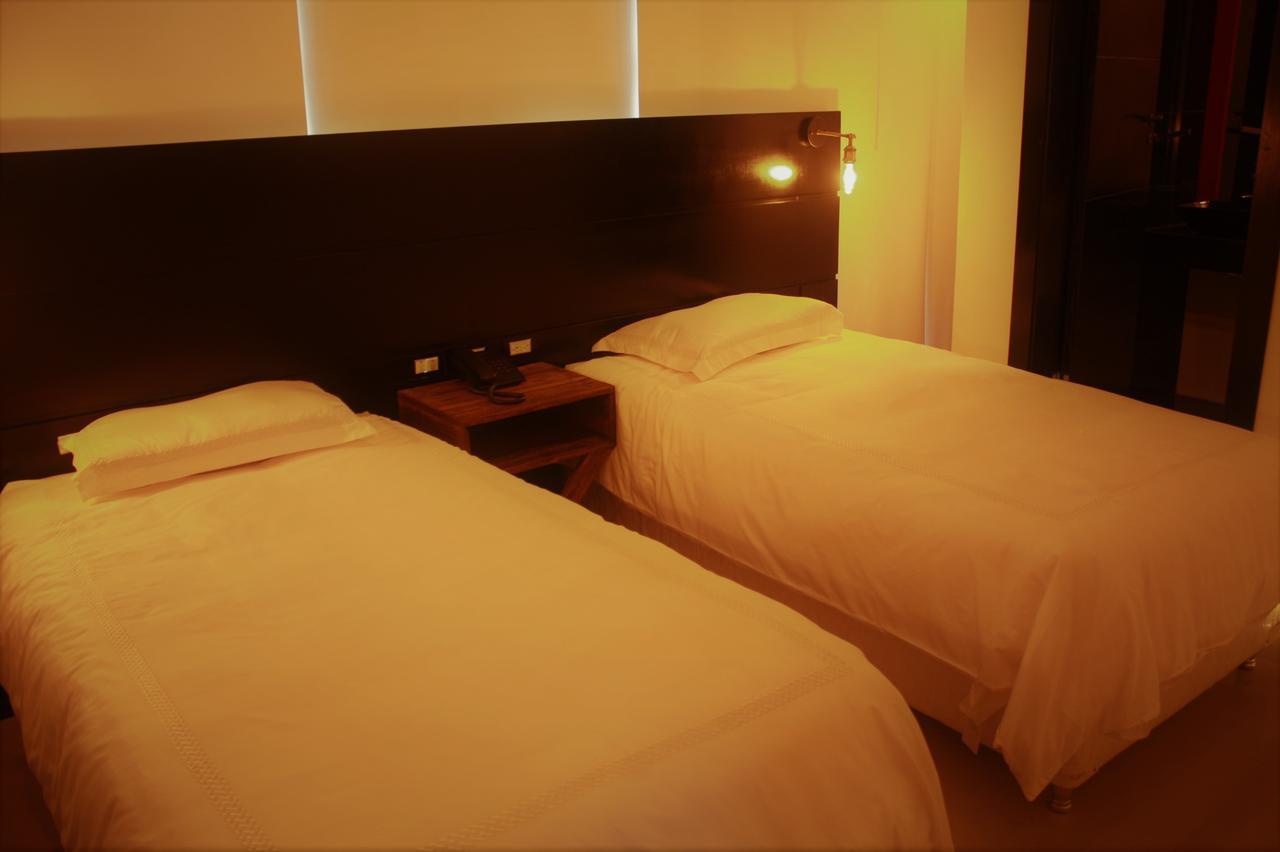 Hotel 1945 Aeropuerto 아순시온 외부 사진